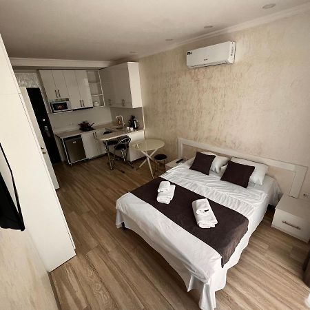 27 Floor Apartments Batumi Esterno foto