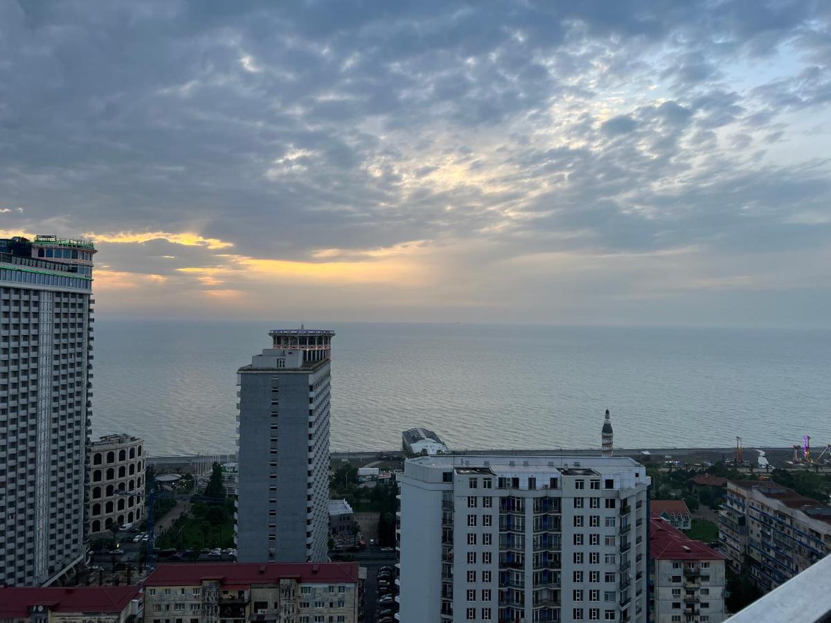 27 Floor Apartments Batumi Esterno foto
