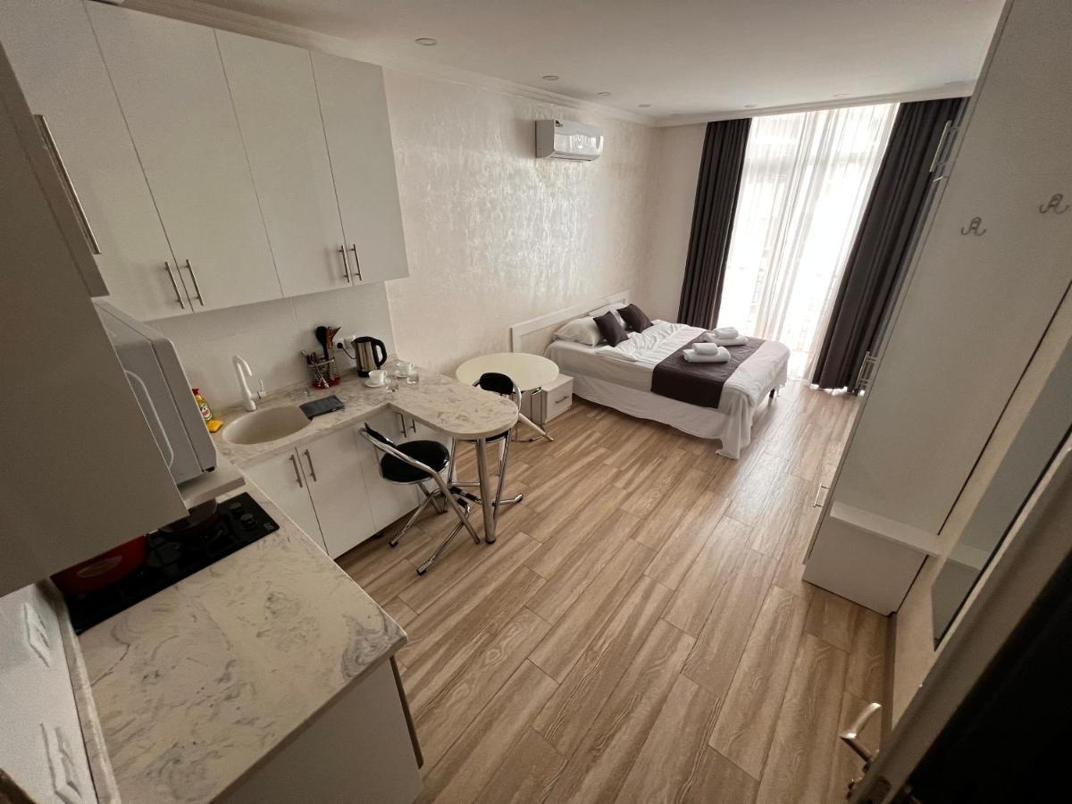27 Floor Apartments Batumi Esterno foto