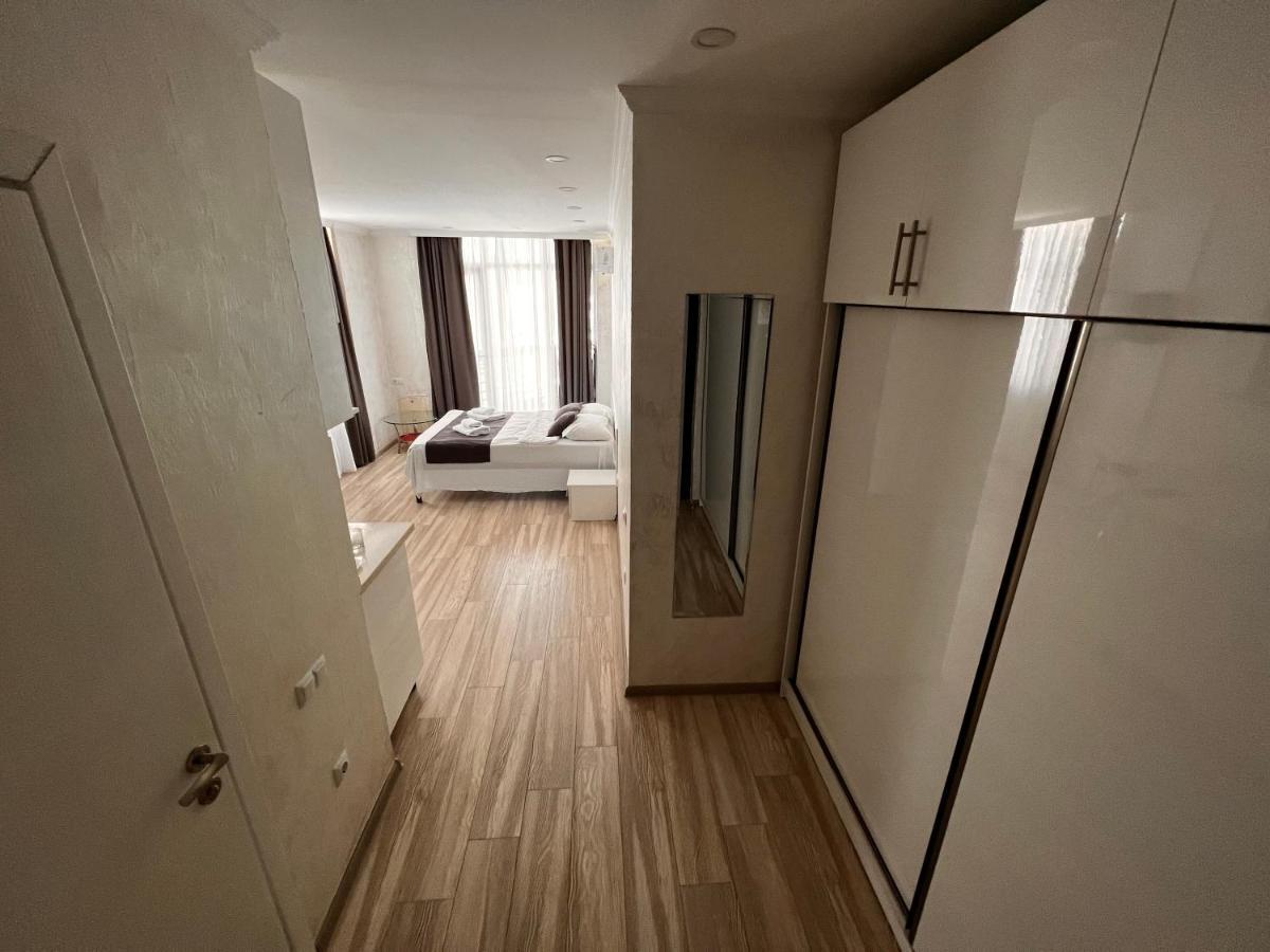 27 Floor Apartments Batumi Esterno foto