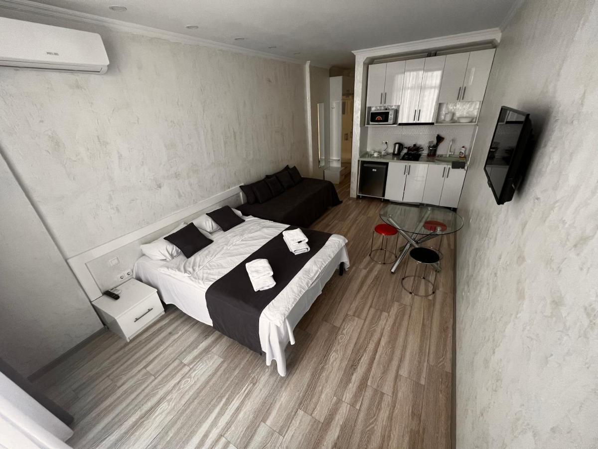 27 Floor Apartments Batumi Esterno foto