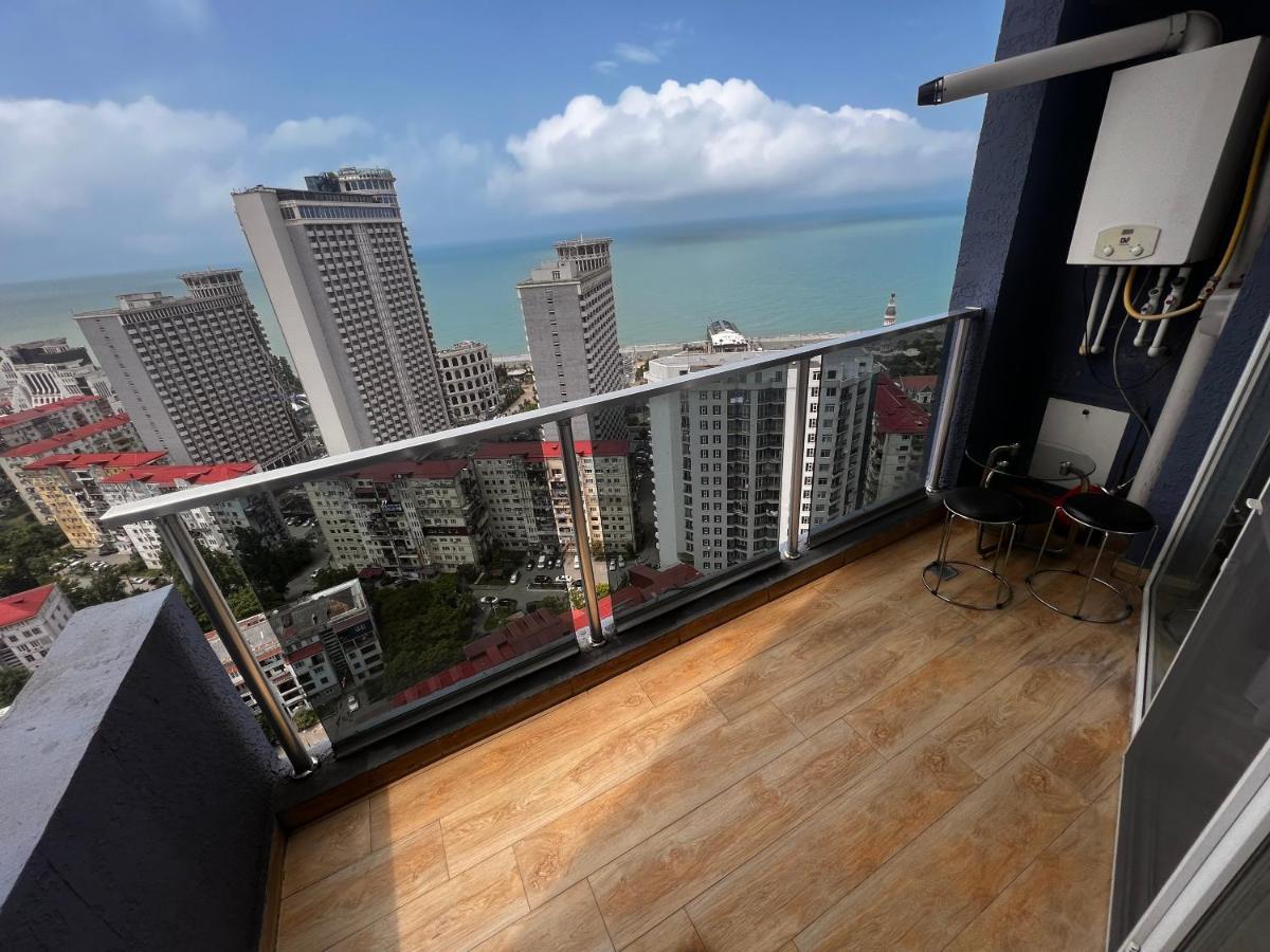 27 Floor Apartments Batumi Esterno foto